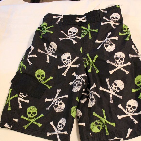 Mossimo Boys Medium Black Skull and crossbones 9 Inch Swim Shorts (A) - Picture 1 of 1